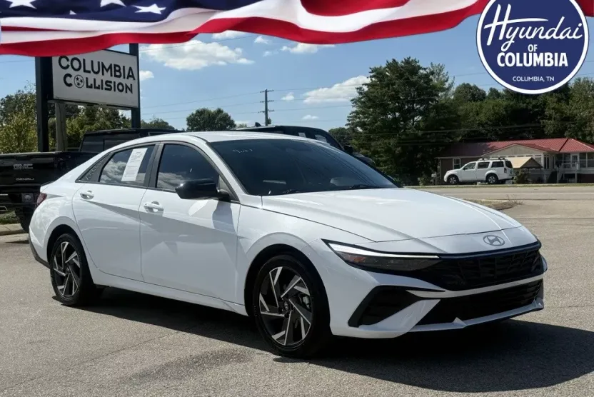 2025 Hyundai Elantra SEL Sport photo 1