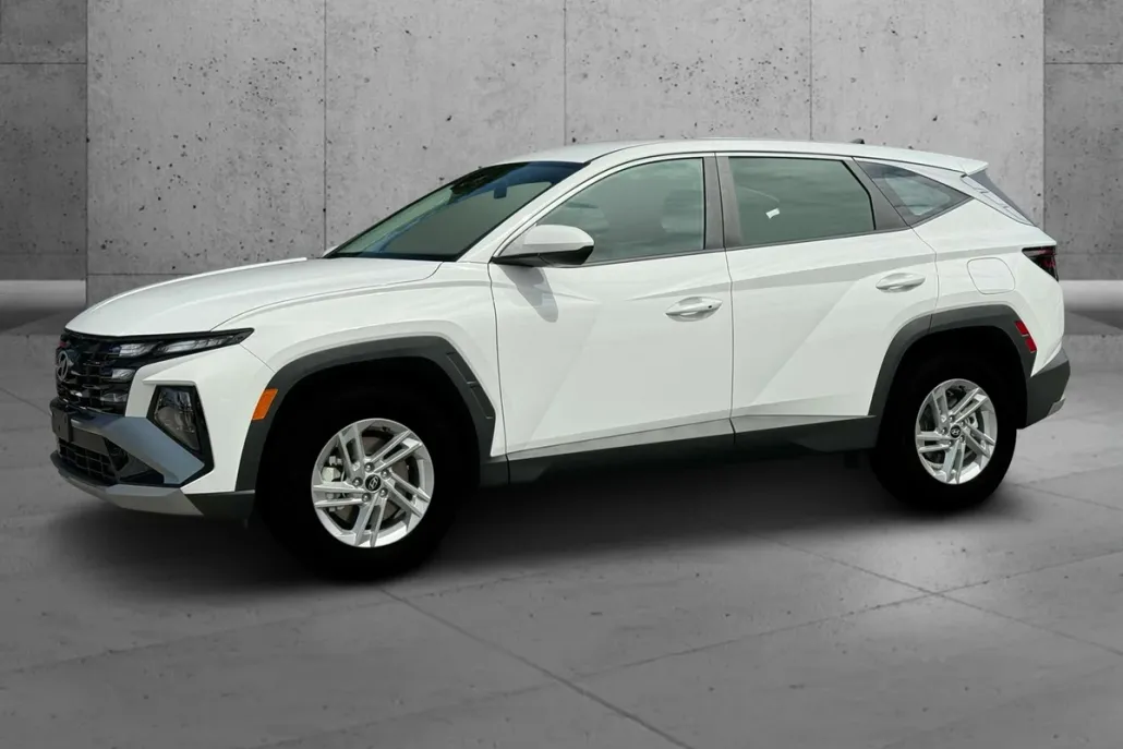 2025 Hyundai Tucson SE photo 1
