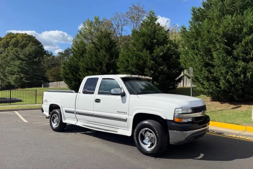 2001 Chevrolet Silverado 2500HD LT photo 1