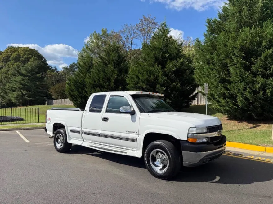 2001 Chevrolet Silverado 2500HD LT photo 1
