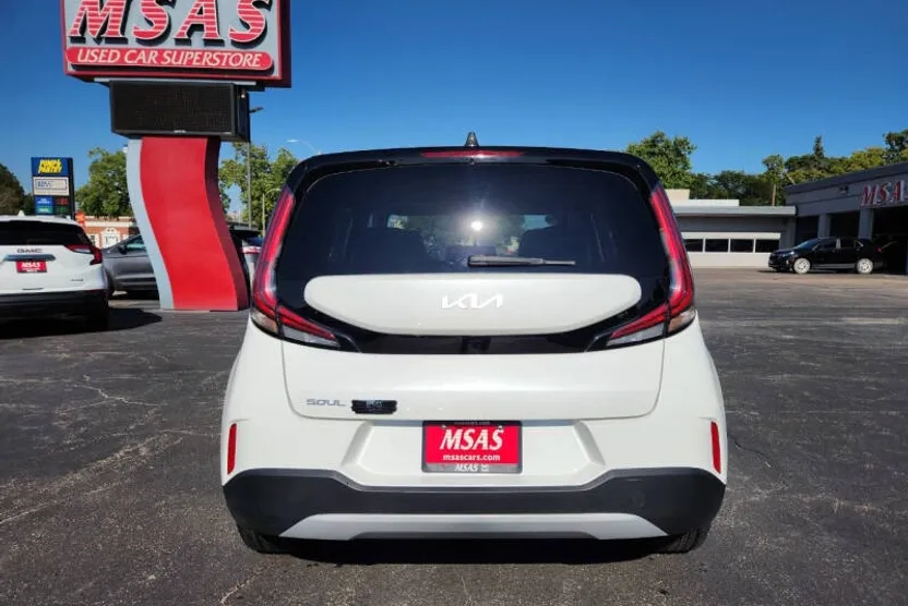 2023 Kia Soul LX photo 1