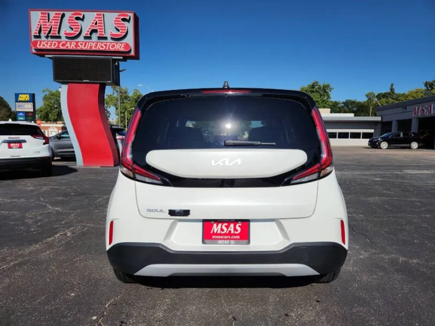 2023 Kia Soul LX photo 1
