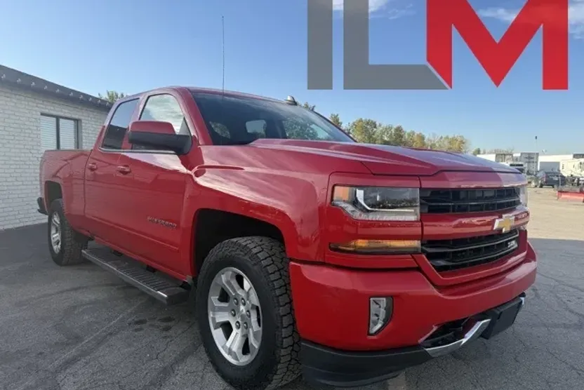 2017 Chevrolet Silverado 1500 LT photo 1