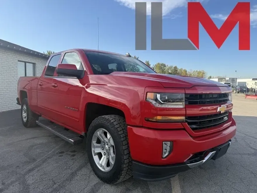 2017 Chevrolet Silverado 1500 LT photo 1
