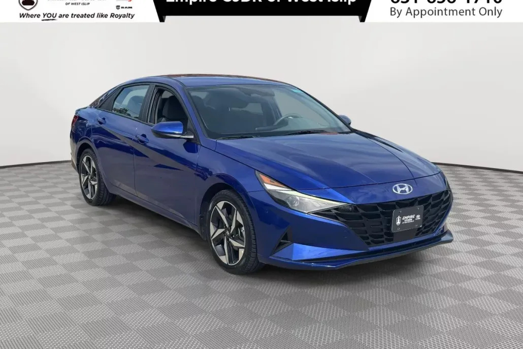 2023 Hyundai Elantra SEL photo 1
