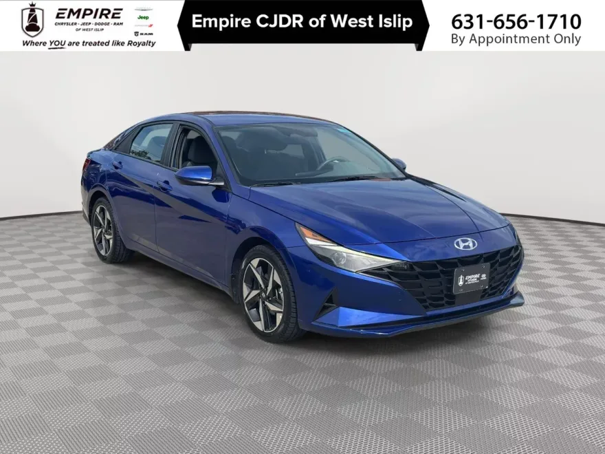 2023 Hyundai Elantra SEL photo 1