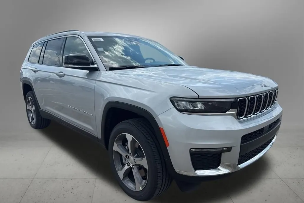 2025 Jeep Grand Cherokee Limited photo 1