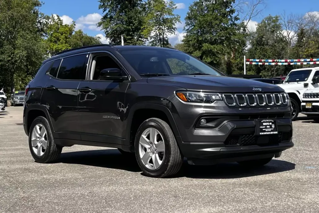 2022 Jeep Compass Latitude photo 1