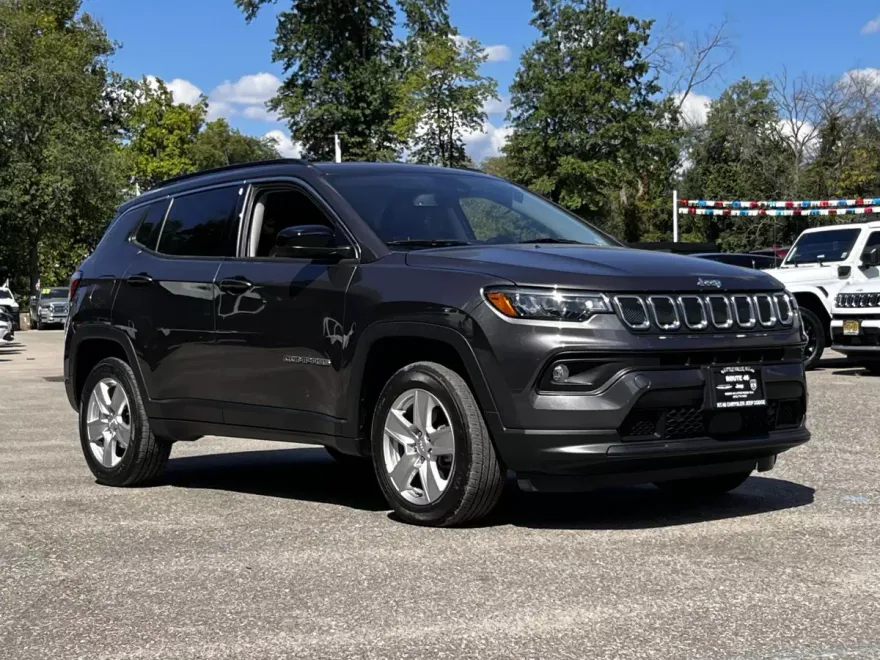2022 Jeep Compass Latitude photo 1