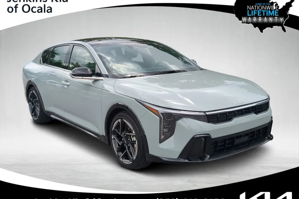 2025 Kia K4 GT-Line photo 1