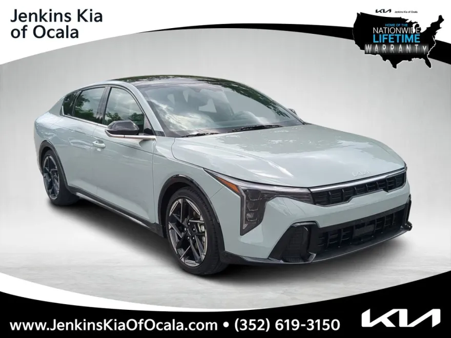 2025 Kia K4 GT-Line photo 1