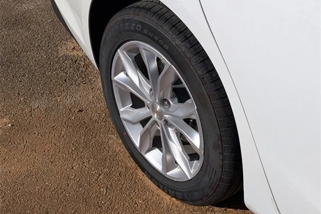2024 Chevrolet Malibu 1LT photo 1