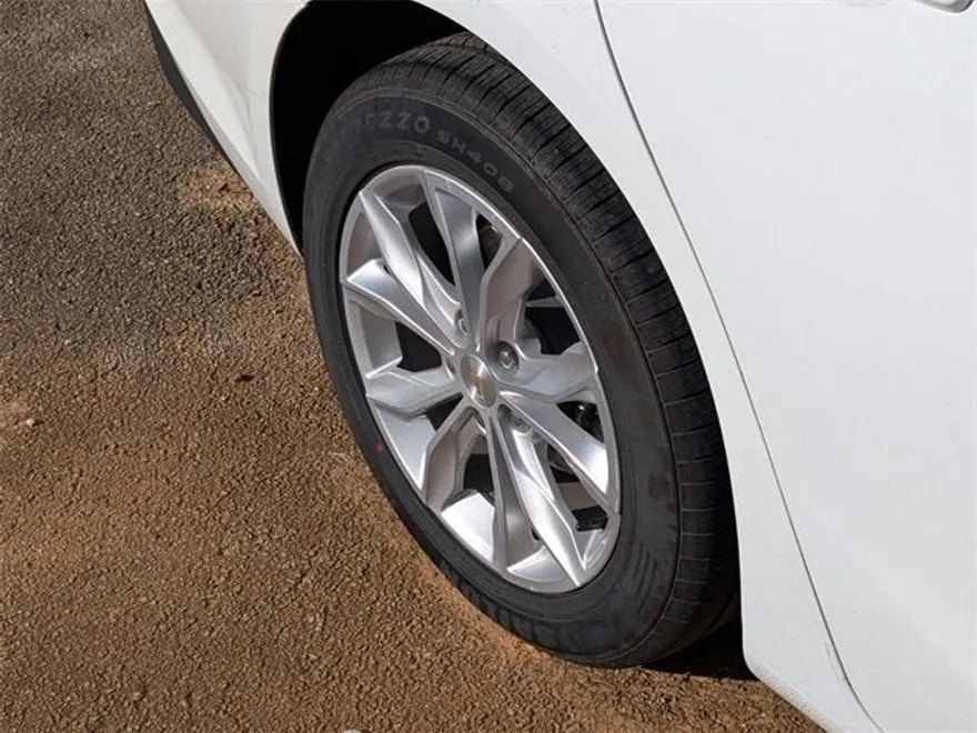 2024 Chevrolet Malibu 1LT photo 1