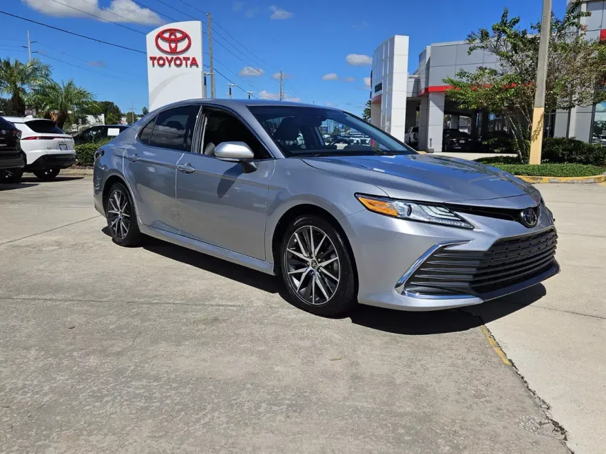2023 Toyota Camry XLE photo 1