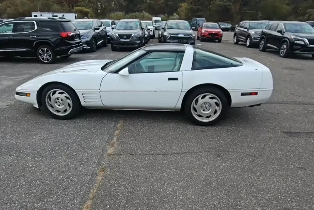 1993 Chevrolet Corvette Base photo 1