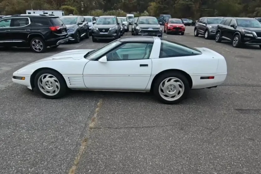 1993 Chevrolet Corvette Base photo 1