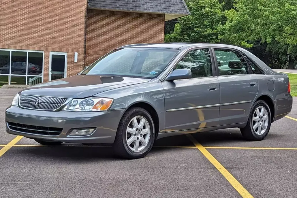 2001 Toyota Avalon XL photo 1