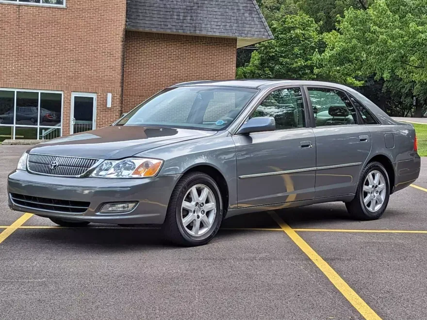 2001 Toyota Avalon XL photo 1