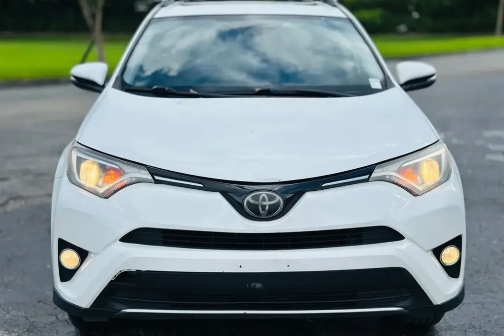 2018 Toyota RAV4 Adventure XLE photo 1