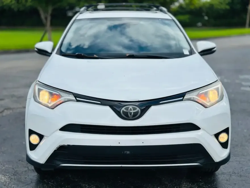 2018 Toyota RAV4 Adventure XLE photo 1