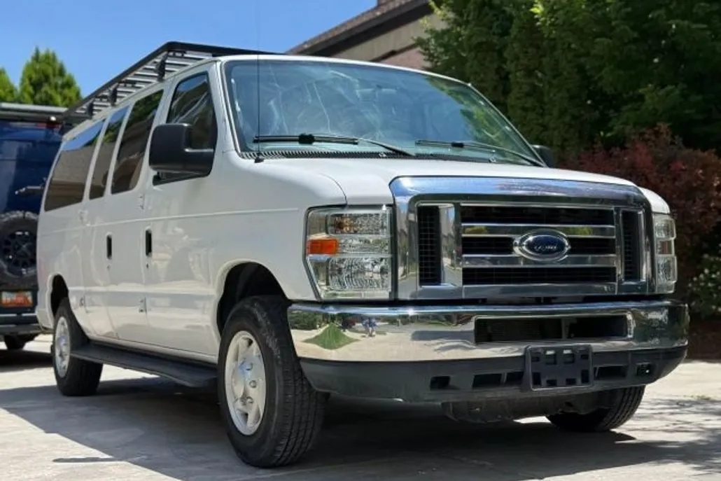2009 Ford E-350 photo 1