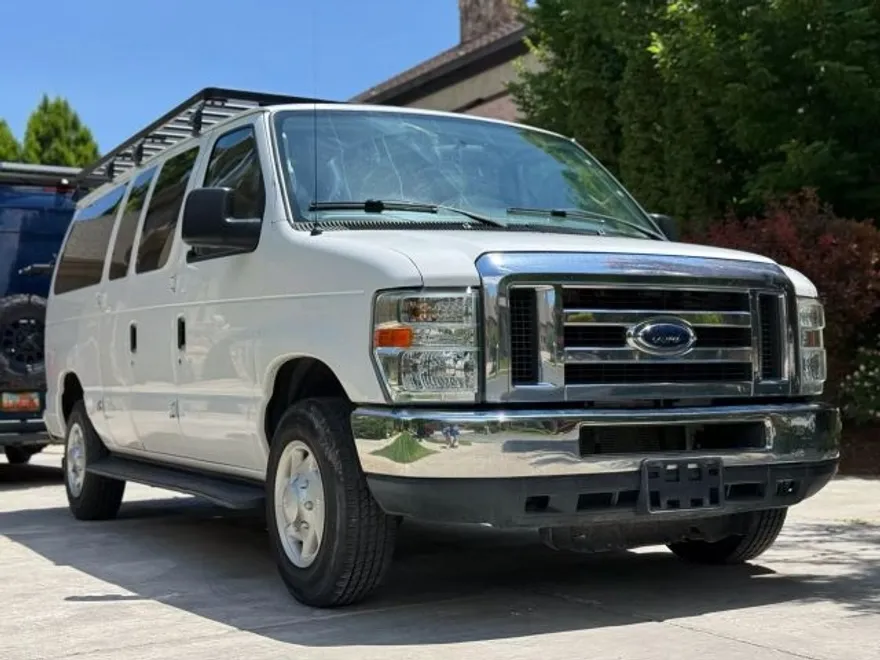 2009 Ford E-350 photo 1