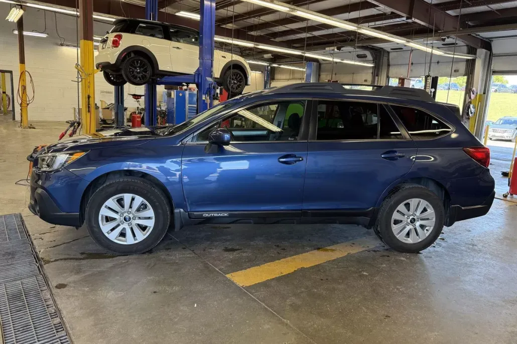 2019 Subaru Outback Premium photo 1