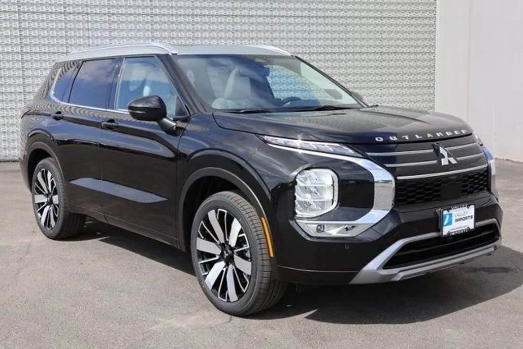 2025 Mitsubishi Outlander SEL photo 1