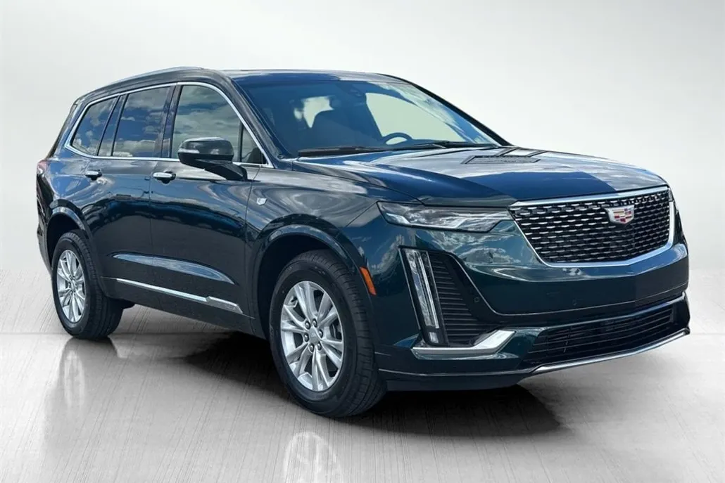 2025 Cadillac XT6 Luxury photo 1