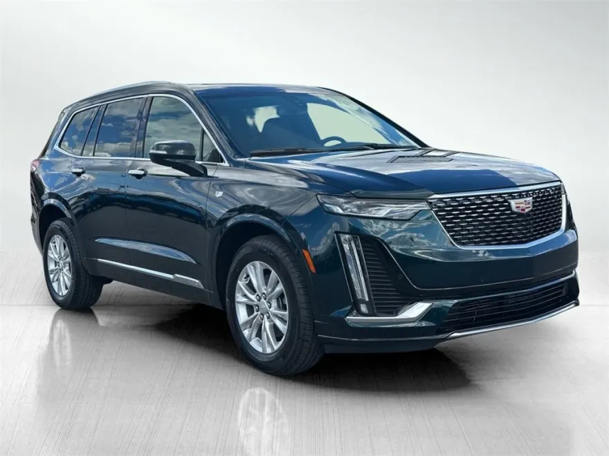 2025 Cadillac XT6 Luxury photo 1
