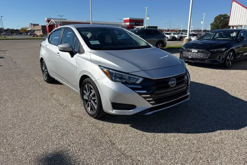 2025 Nissan Versa SV photo 1