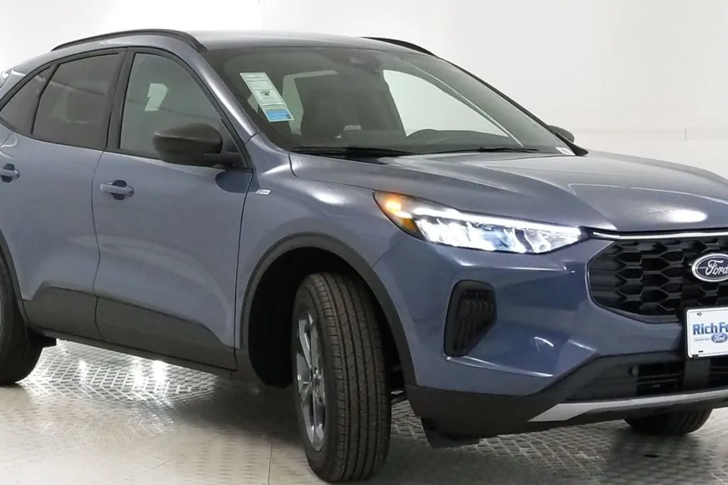 2025 Ford Escape ST-Line photo 1