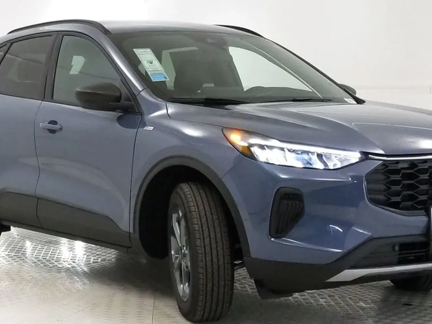 2025 Ford Escape ST-Line photo 1