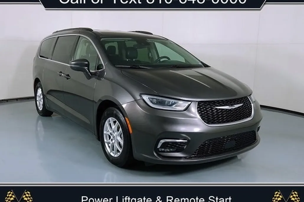 2022 Chrysler Pacifica Touring L photo 1