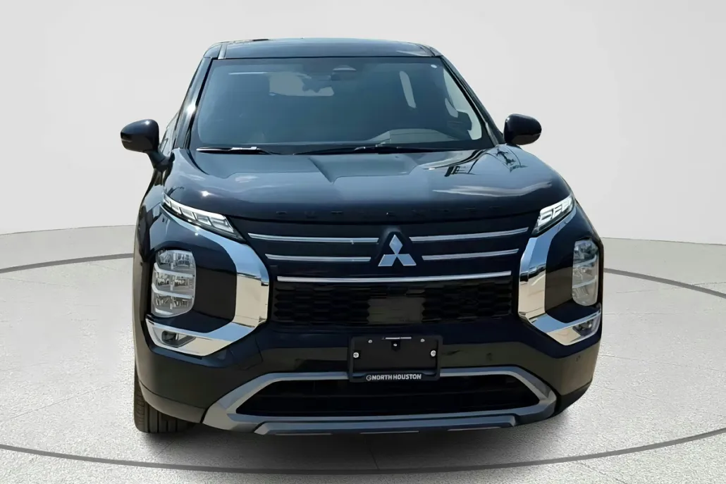 2025 Mitsubishi Outlander SE photo 1