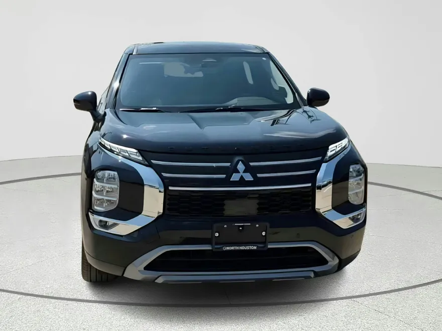2025 Mitsubishi Outlander SE photo 1
