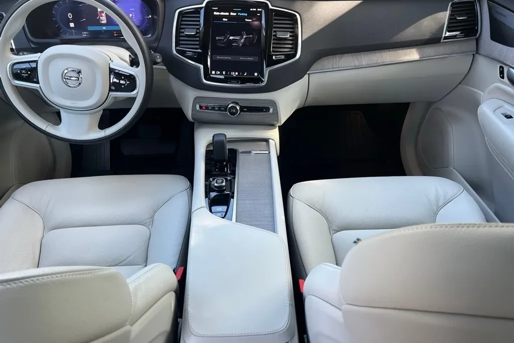 2025 Volvo XC90 T8 Plus photo 1