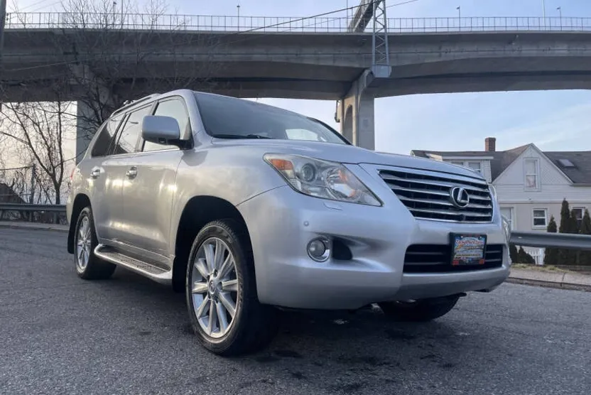 2009 Lexus LX 570 photo 1