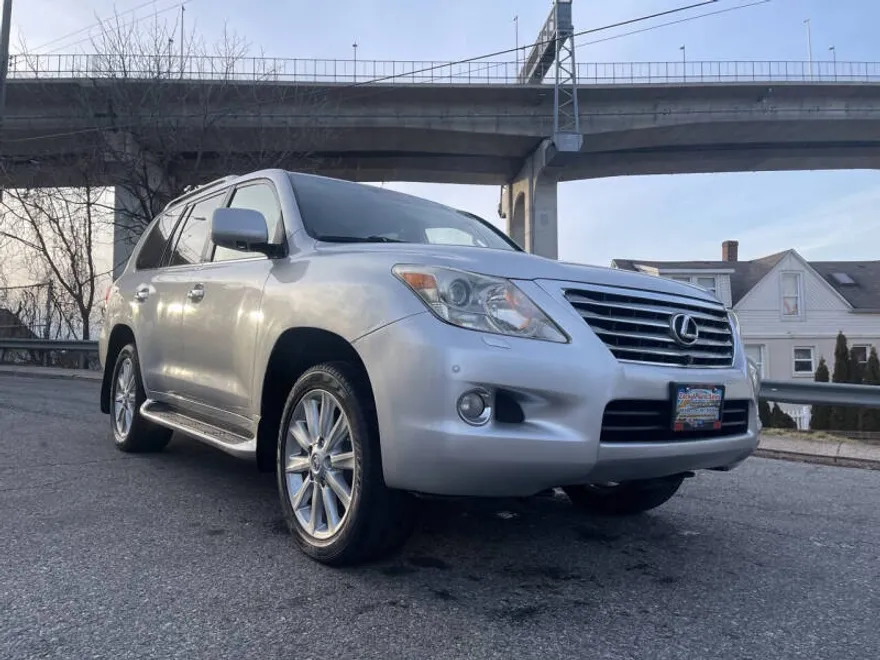2009 Lexus LX 570 photo 1