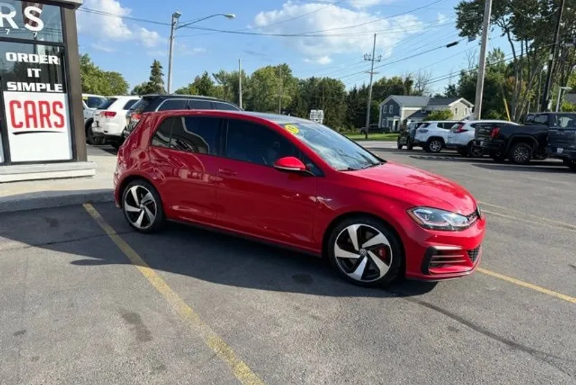 2019 Volkswagen Golf GTI SE photo 1