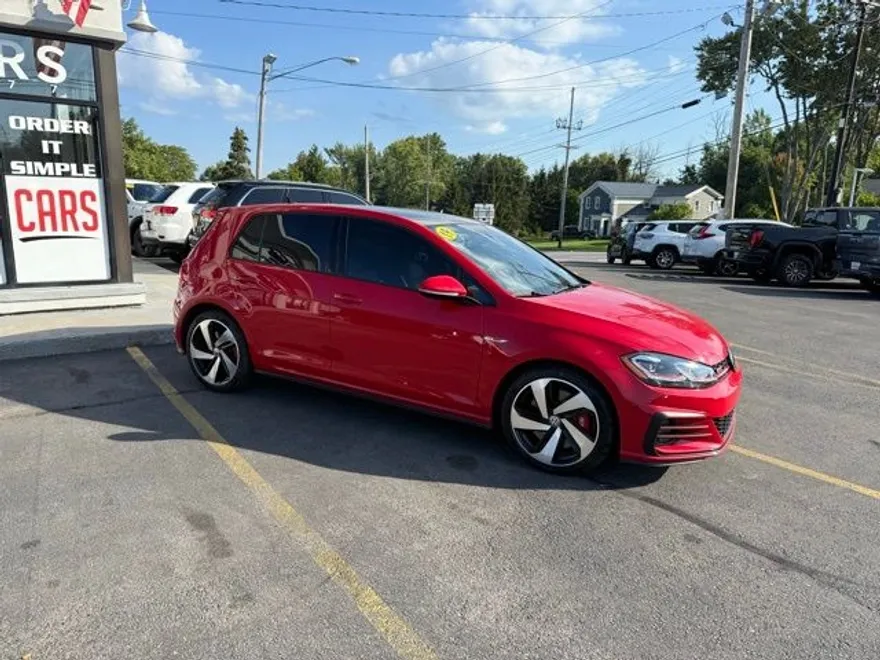 2019 Volkswagen Golf GTI SE photo 1