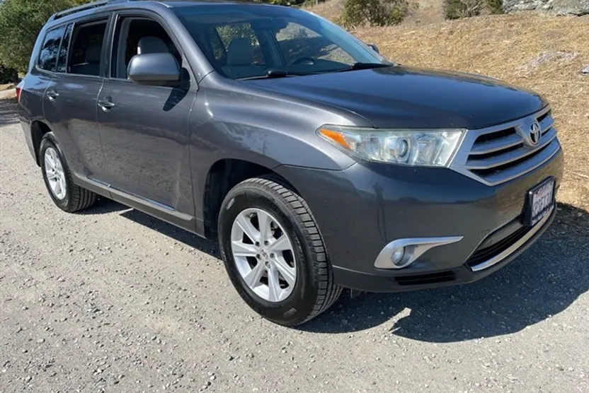 2011 Toyota Highlander SE photo 1