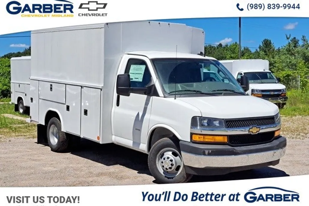 2025 Chevrolet Express Cutaway 3500 photo 1