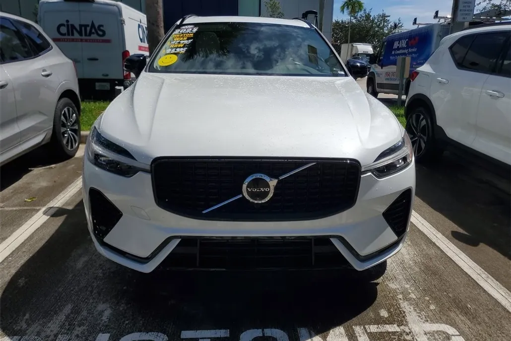 2024 Volvo XC60 Recharge Hybrid T8 Plus photo 1