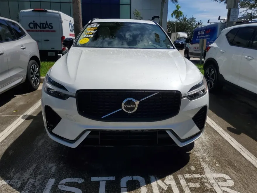 2024 Volvo XC60 Recharge Hybrid T8 Plus photo 1