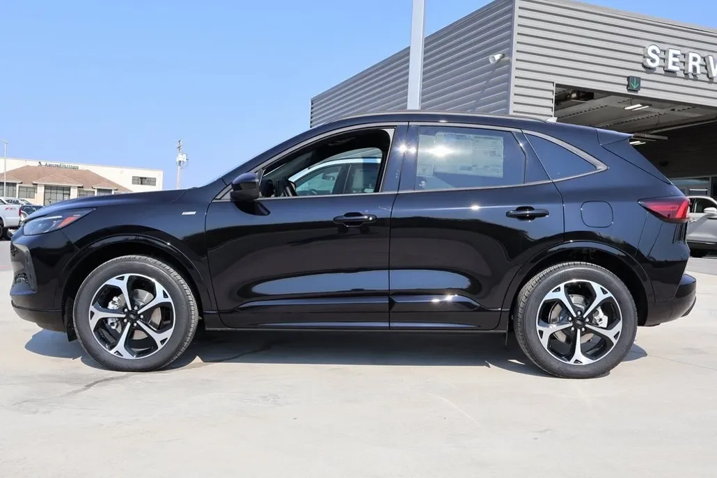 2025 Ford Escape ST-Line Elite photo 1