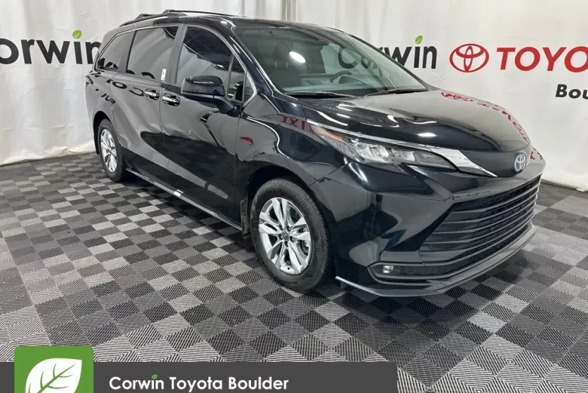 2025 Toyota Sienna XLE photo 1