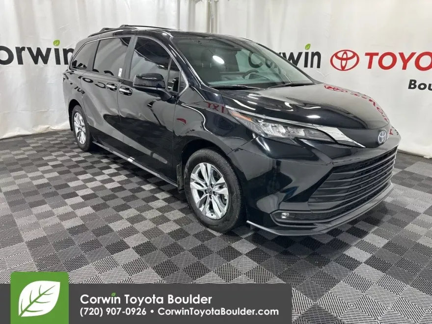 2025 Toyota Sienna XLE photo 1