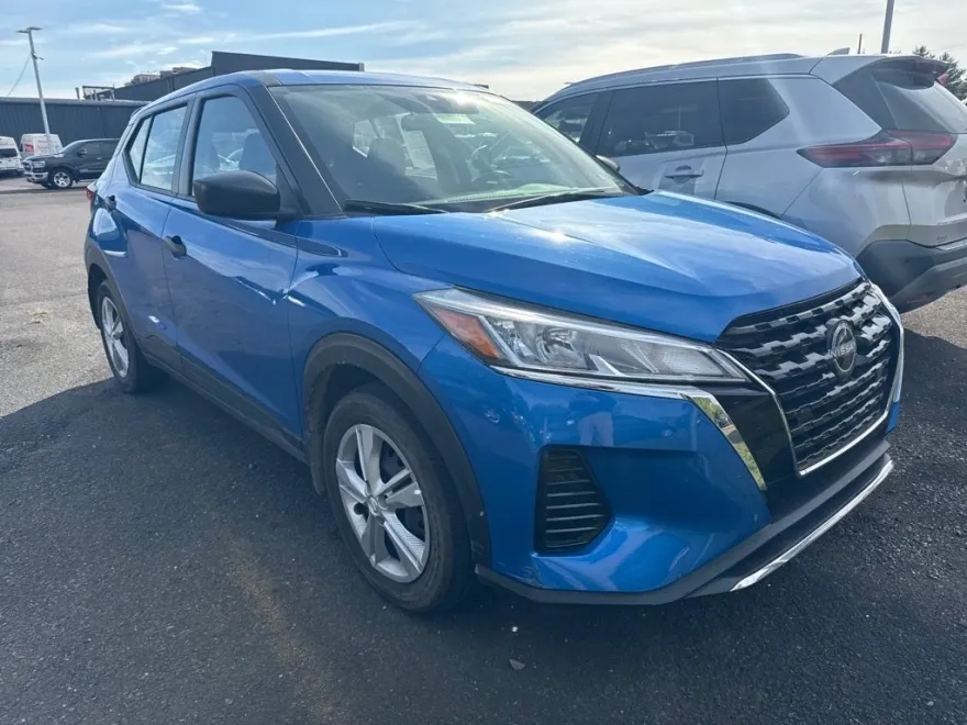 2023 Nissan Kicks S photo 1