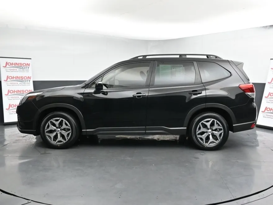 2023 Subaru Forester Premium photo 1